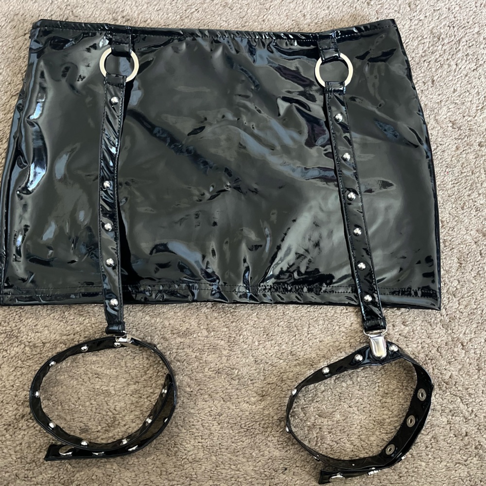 ROMWE PUNK Low Rise Studded Detail PU Leather Bodycon Mini Skirt